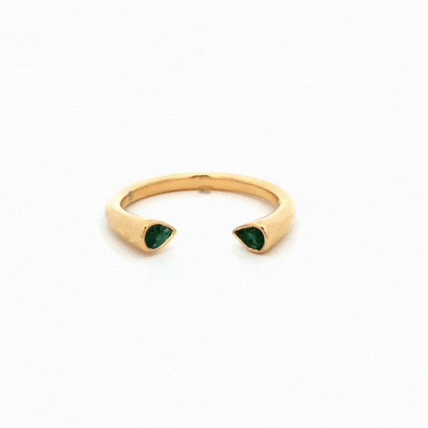 Isa Emerald Ring