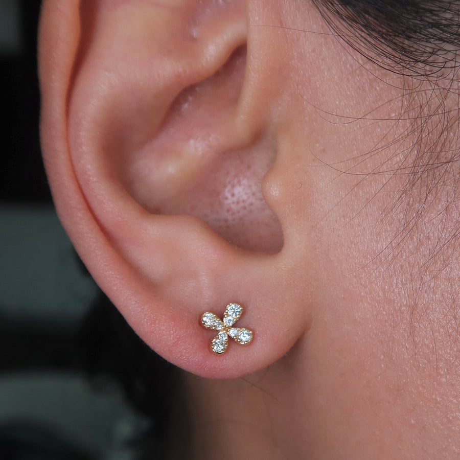 Freya Fleur Diamond Stud Earrings - Psylish