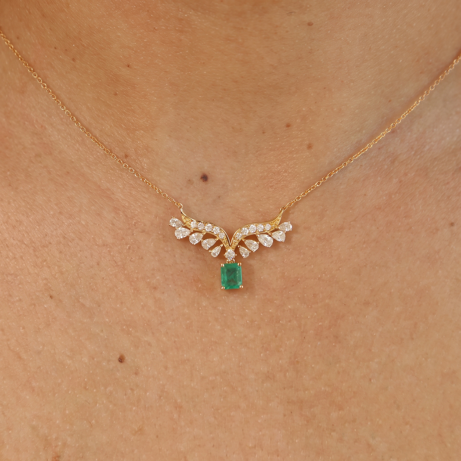 Holly Emerald Yellow Gold Necklace Close Up