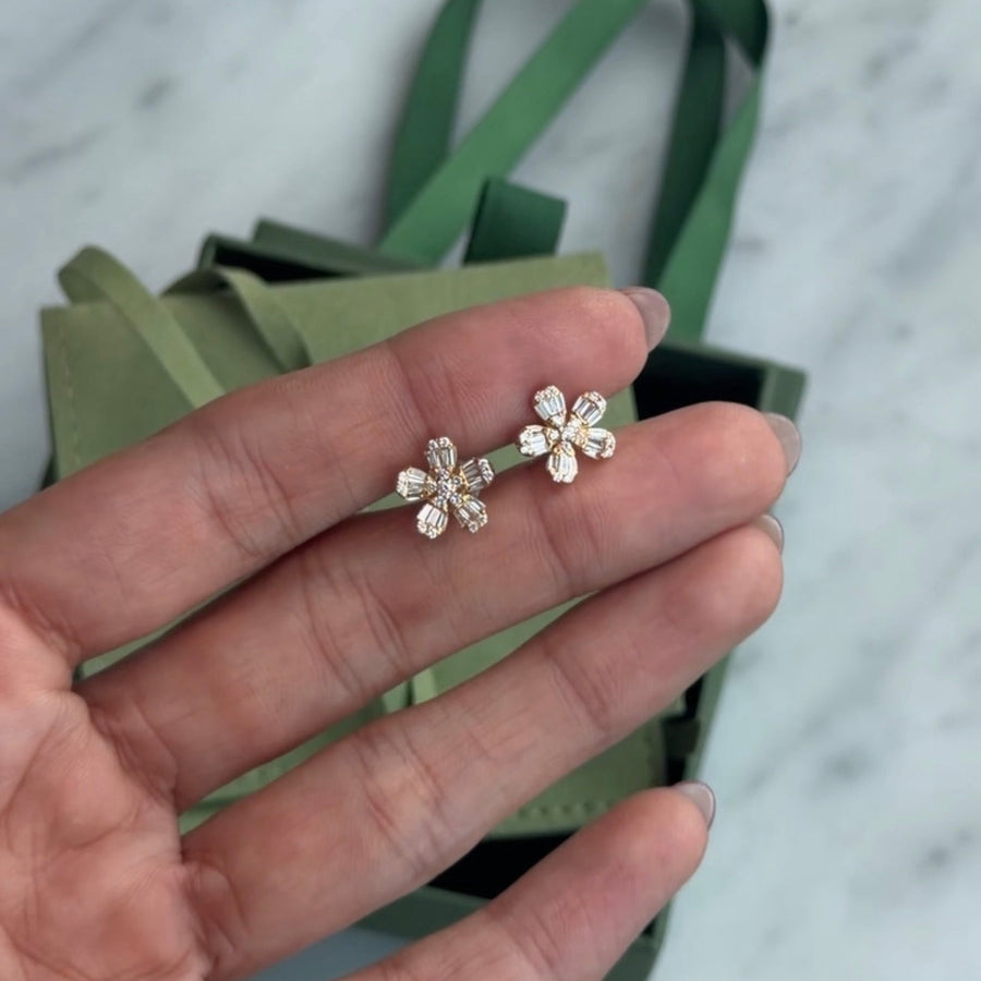 Izzy Fleur Diamond Stud Earrings - Psylish
