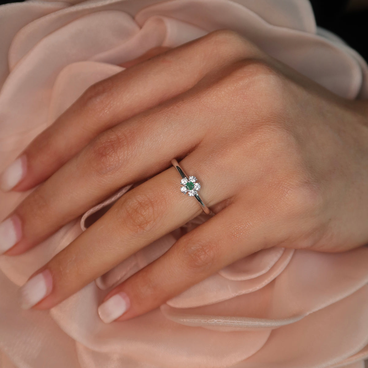 Blossom White Sapphire Ring - Psylish