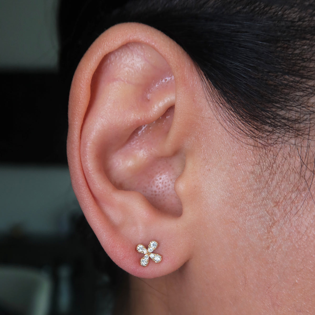 Freya Fleur Diamond Stud Earrings - Psylish