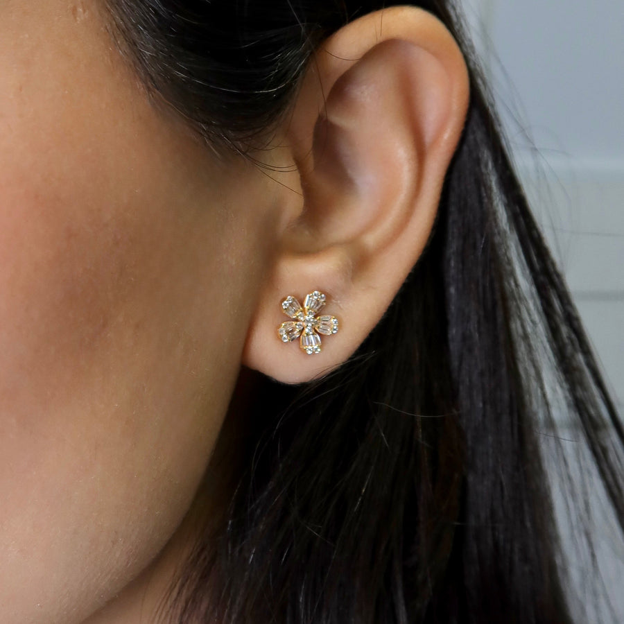 Izzy Fleur Diamond Stud Earrings - Psylish