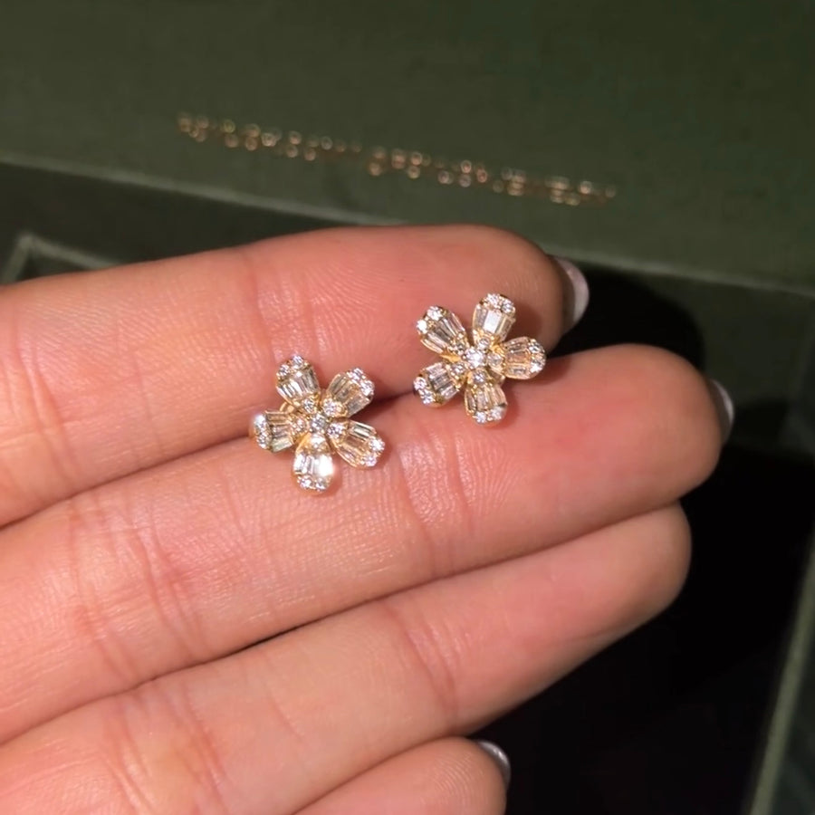 Izzy Fleur Diamond Stud Earrings - Psylish