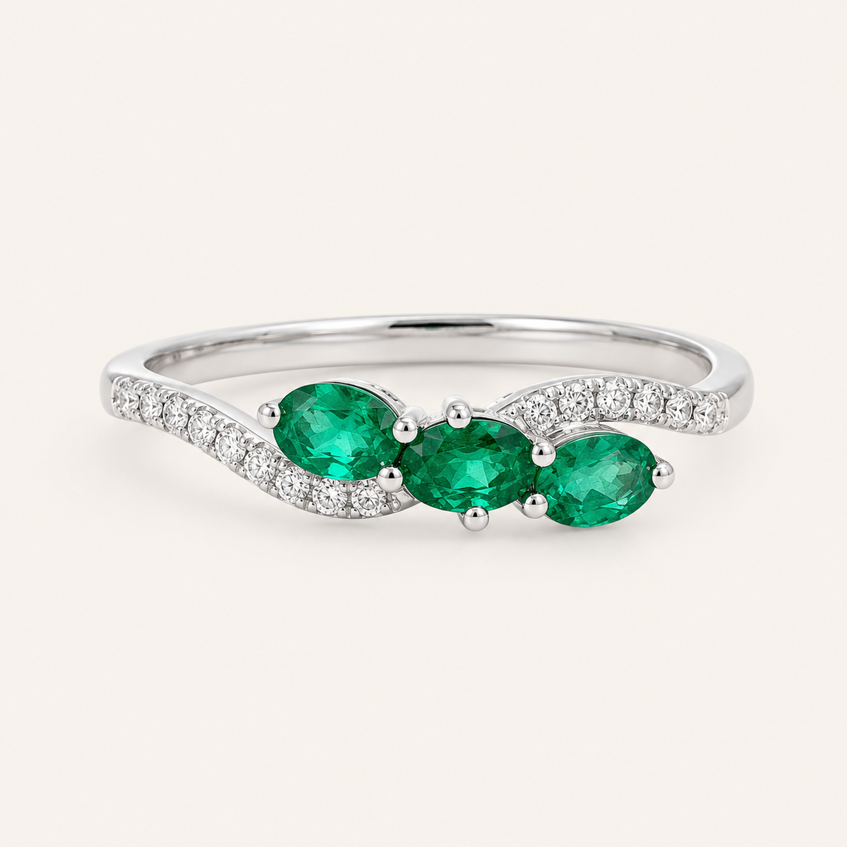 Leira Emerald Diamond Ring - Psylish